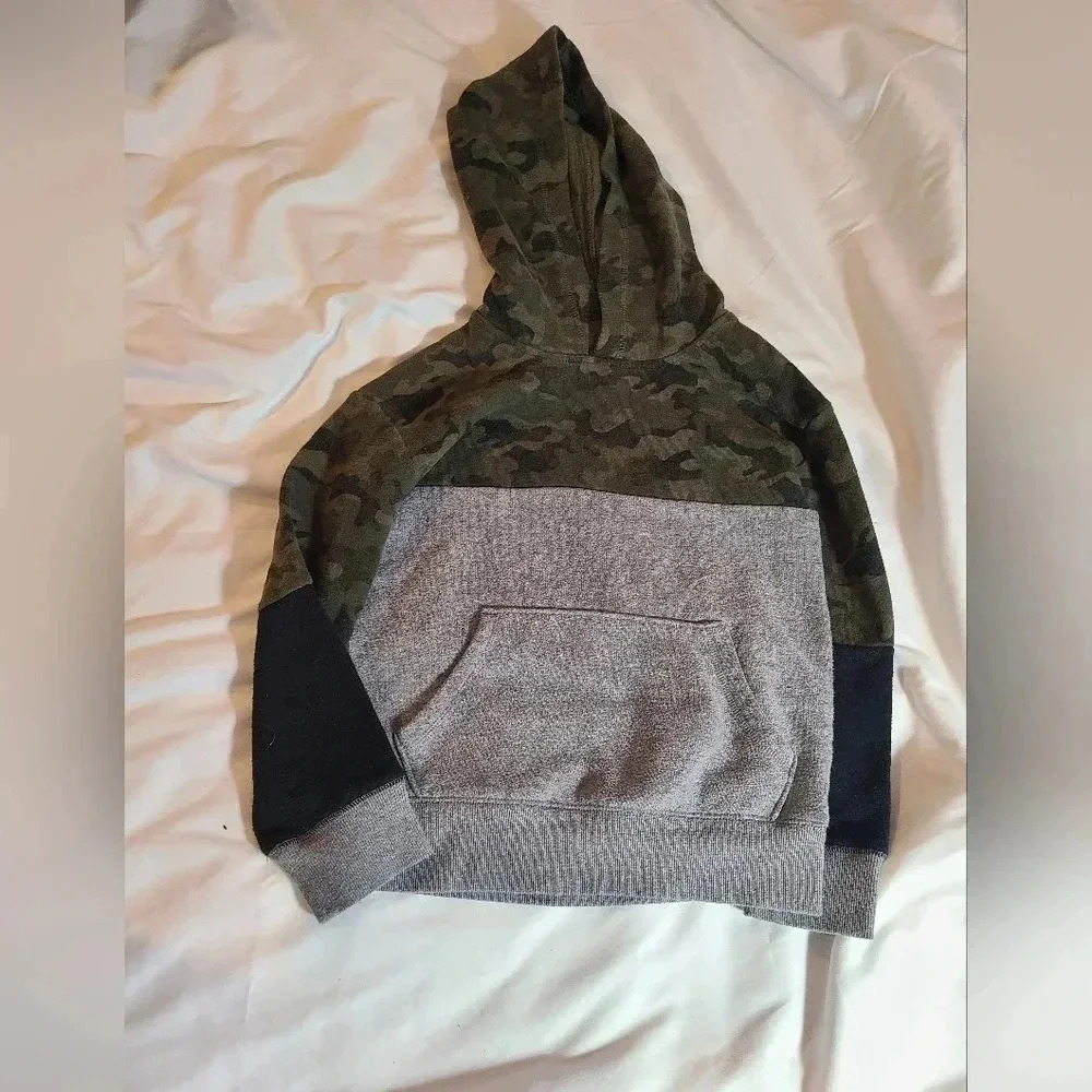 Boys 6 Jumping Beans camo hoodie & sweats